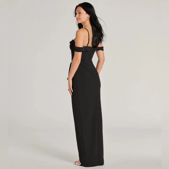 Windsor Bridget Off-The-Shoulder Slim Crepe Formal Dress - Picture 4 of 4